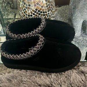 UGG size 6w